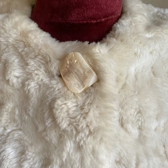 Women’s Rabbit Fur Shawl - Picture 3 of 4